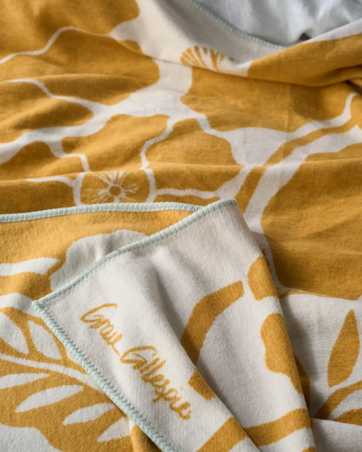 Cloud Cotton Blanket: Yellow Flowers